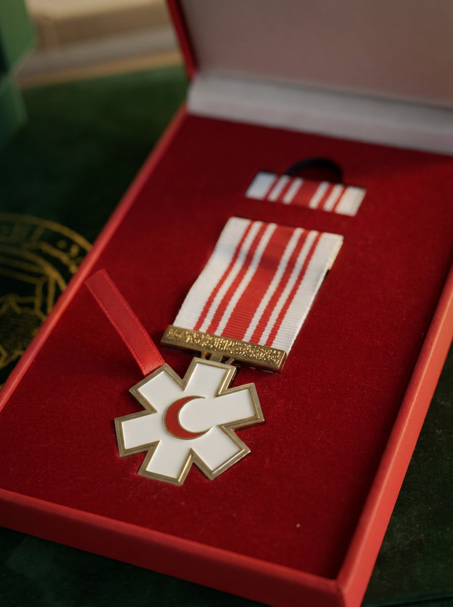 The Prince Salman bin Hamad Medal for Medical Merit in its presentation case, awarded to Dr. Amina Abdulrahim